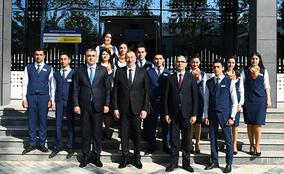 Ильхам Алиев принял участие в открытии после капитального ремонта Центра обслуживания «Шебеке» в Агдашском районном телекоммуникационном узле
