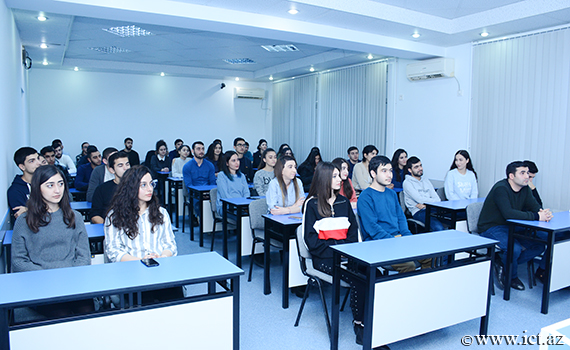 В Учебно-инновационном центре института провели тренинг для студентов Бакинского государственного университета