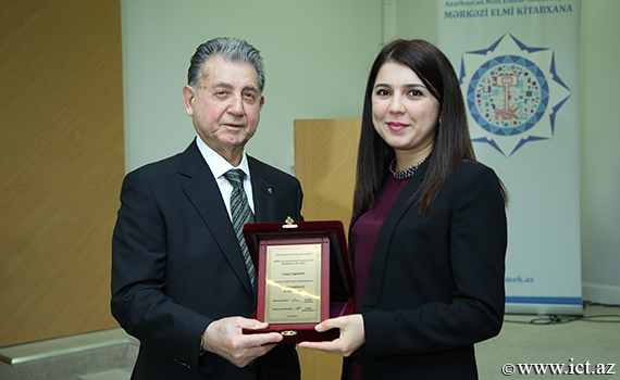 Сотрудница института награждена почетной грамотой НАНА