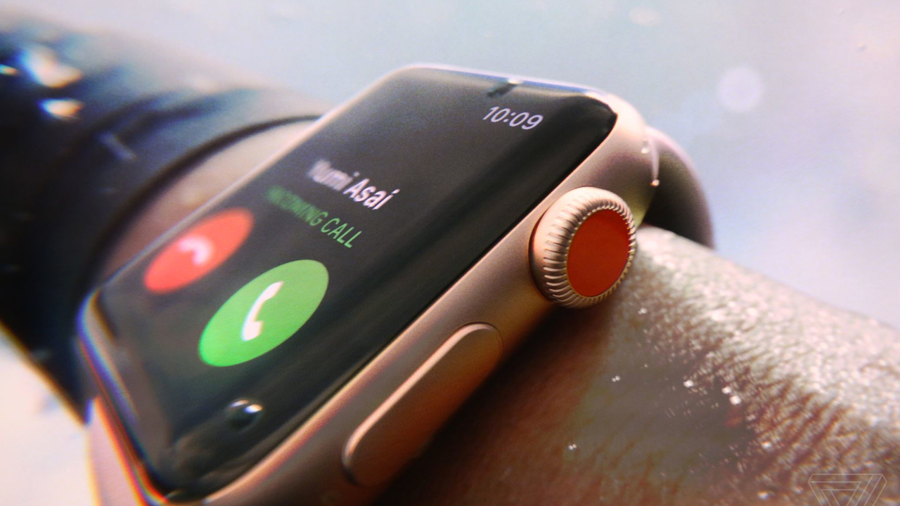 “Apple” şirkəti telefon funksiyasına malik saat təqdim edib