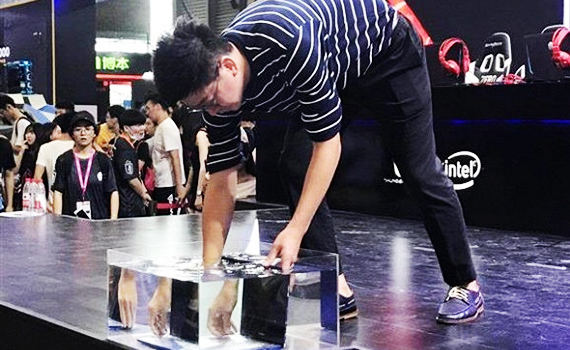 Suda işləyən ilk noutbuk nümayiş olunub, Elm və Təhsil Nazirliyi, Elm ve Tehsil Nazirliyi, Azərbaycan Respublikası Elm və Təhsil Nazirliyi, Azerbaycan Respublikasi Elm ve Tehsil Nazirliyi, Elm və Ali Təhsil üzrə Dövlət Agentliyi, Elm və Ali Təhsil, AMEA, Azərbaycan Milli Elmlər Akademiyası, Elmler Akademiyasi, İnformasiya Texnologiyaları İnstitutu, İnformasiya Texnologiyaları, AMEA ITI, AMEA İTİ, İTİ, ITI, ikt.az, ict.az, ict, ikt, www.ict.az, www.ikt.az, Rasim Aliguliyev, Rasim Əliquliyev, RM Əliquliyev, Əliquliyev Rasim, Academician Rasim Aliguliyev