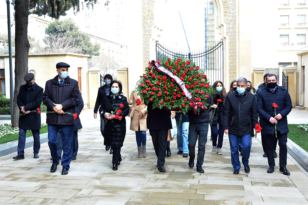 İnstitutun kollektivi dünya şöhrətli alim Lütfi Zadənin qəbrini ziyarət edib, Elm və Təhsil Nazirliyi, Elm ve Tehsil Nazirliyi, Azərbaycan Respublikası Elm və Təhsil Nazirliyi, Azerbaycan Respublikasi Elm ve Tehsil Nazirliyi, Elm və Ali Təhsil üzrə Dövlət Agentliyi, Elm və Ali Təhsil, AMEA, Azərbaycan Milli Elmlər Akademiyası, Elmler Akademiyasi, İnformasiya Texnologiyaları İnstitutu, İnformasiya Texnologiyaları, AMEA ITI, AMEA İTİ, İTİ, ITI, ikt.az, ict.az, ict, ikt, www.ict.az, www.ikt.az, Rasim Aliguliyev, Rasim Əliquliyev, RM Əliquliyev, Əliquliyev Rasim, Academician Rasim Aliguliyev