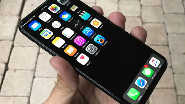 iPhone 8-in təqdimatı təxirə salınıb