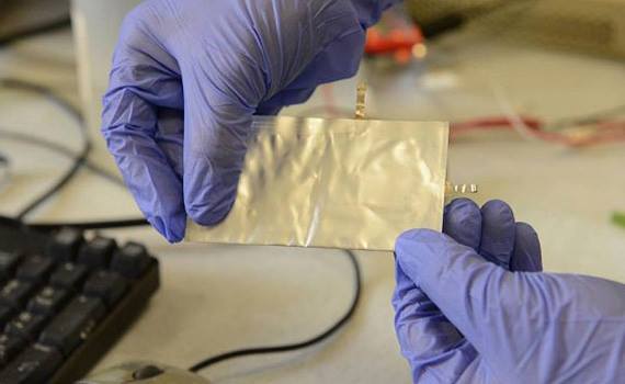 Chinese scientists develop bendable batteries