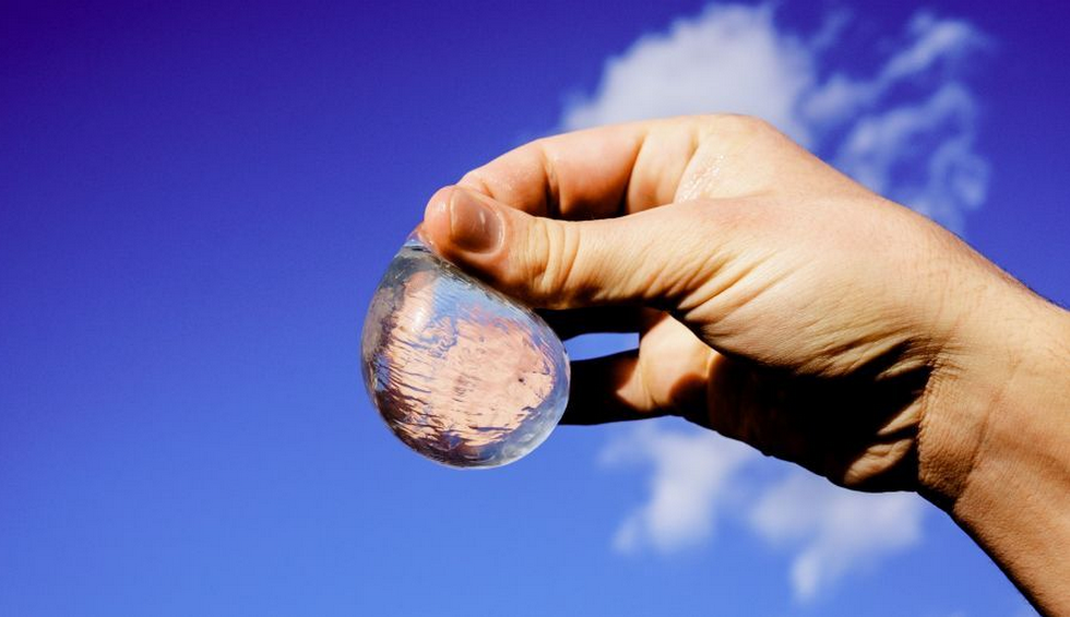 Scientists have created edible water balloons that could get rid of the need for plastic bottles