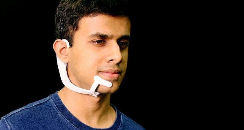 In MIT have developed a device that "hears" thoughts