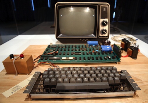 One of the first computers of Steve Jobs - Apple 1 will sell for 315 000 dollars
