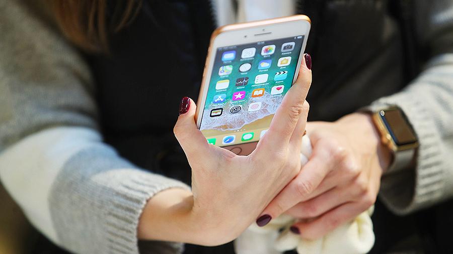 Apple откажется от LCD-экранов для iPhone в 2020 году