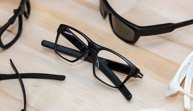 Представила «умные» очки Vaunt, практически неотличимые от обычных