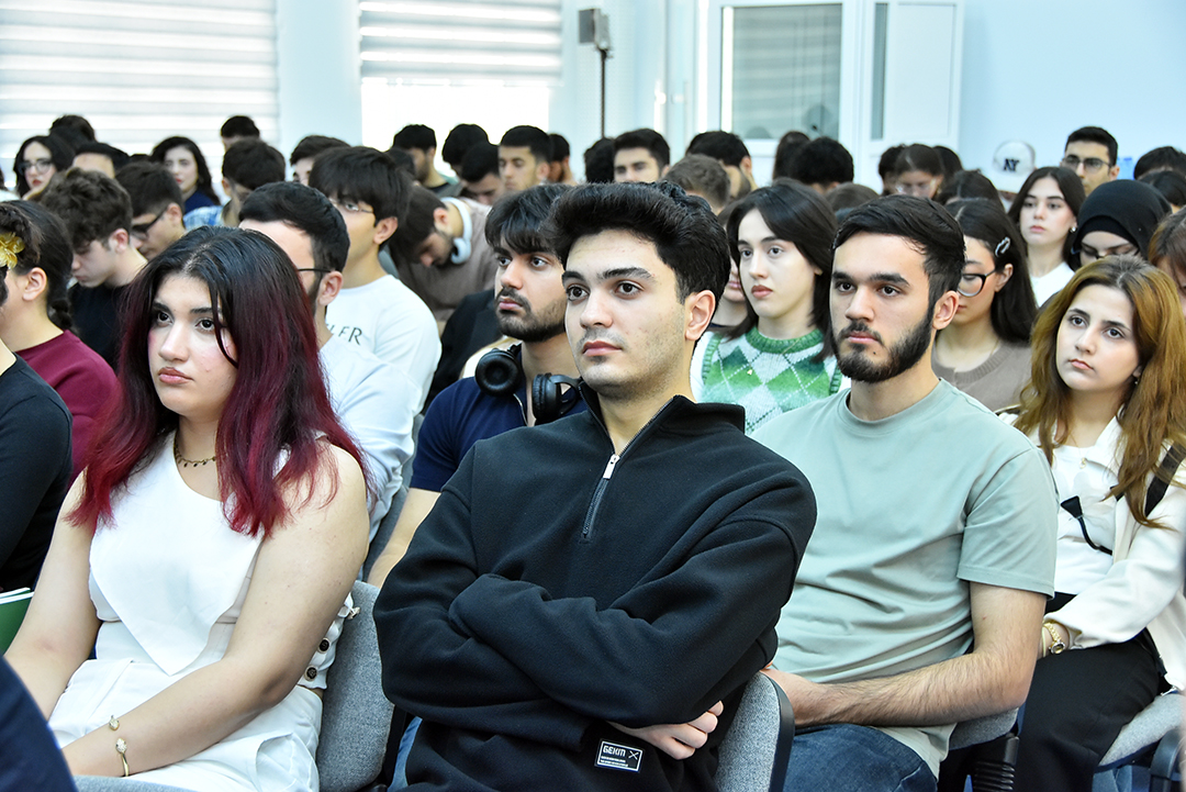 Akademik Rasim Əliquliyev SABAH tələbələrinə ustad dərsi keçib,