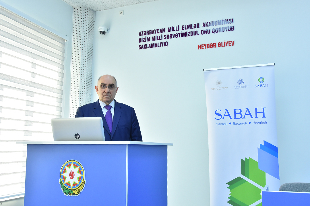 Akademik Rasim Əliquliyev SABAH tələbələrinə ustad dərsi keçib,