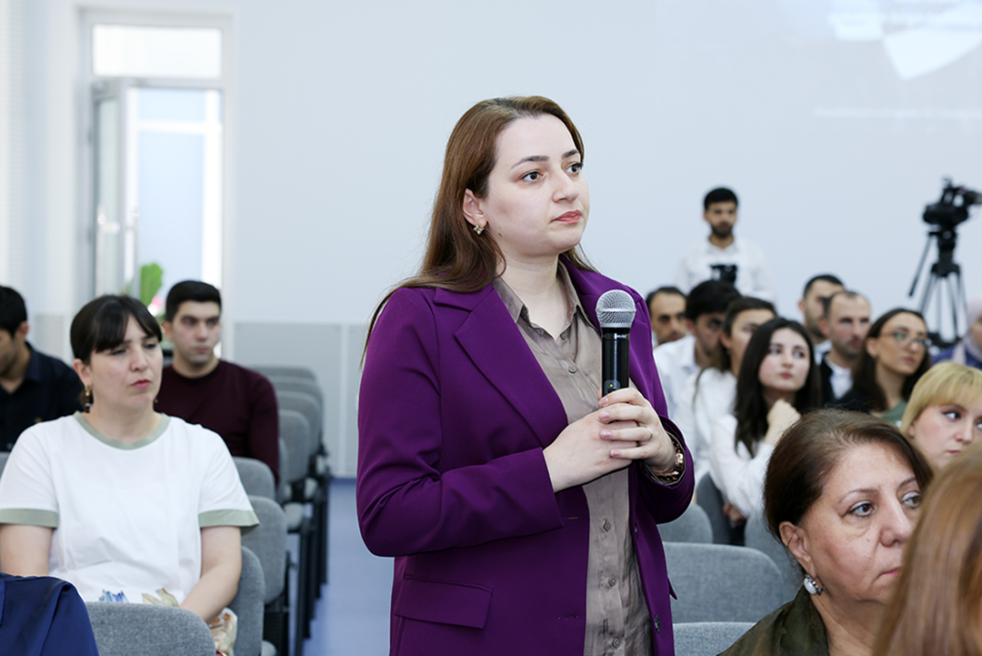 İnformasiya Texnologiyaları İnstitutunda beynəlxalq elmi bazalardan səmərəli istifadə məsələlərinə həsr olunmuş təlim keçirilib,