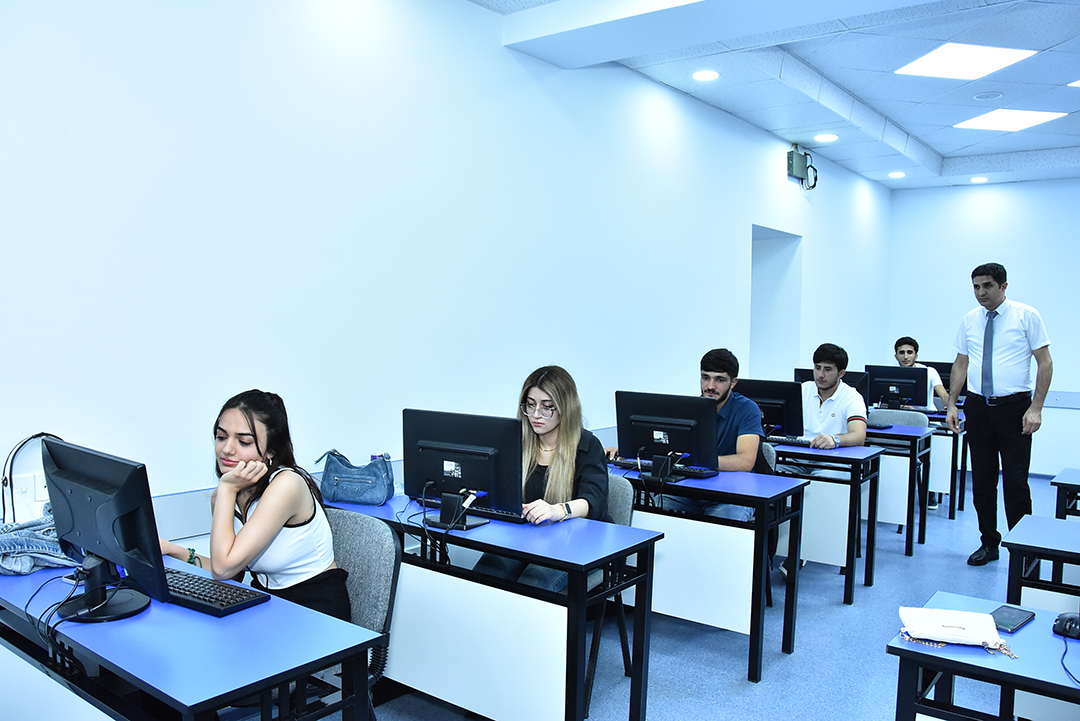 İnstitutda Bakı Biznes Universitetinin tələbələri üçün informasiya texnologiyaları üzrə  dərslərə start verilib,Raqif İsmayılov