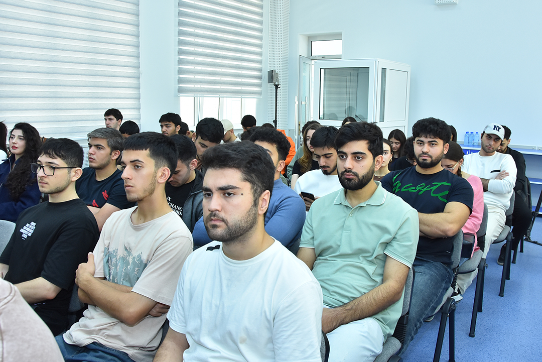 Akademik Rasim Əliquliyev SABAH tələbələrinə ustad dərsi keçib,