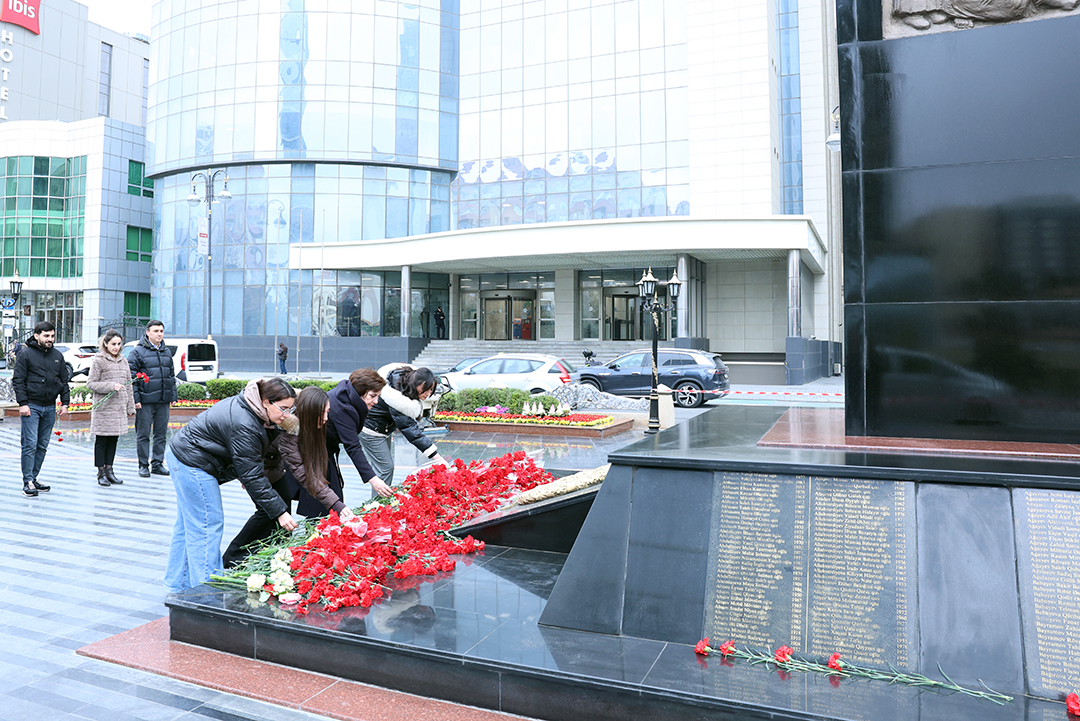 İnformasiya Texnologiyaları İnstitutunun əməkdaşları Xocalı faciəsi qurbanlarının xatirəsini yad ediblər,