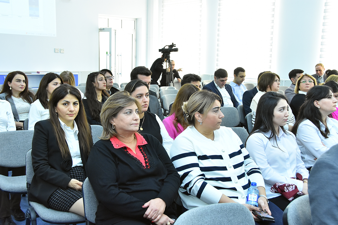 “Yaşıl və rəqəmsal transformasiyalar: qarşılıqlı təsirləri, pozitiv və neqativ aspektləri” konfransı seksiya iclasları ilə davam edib,