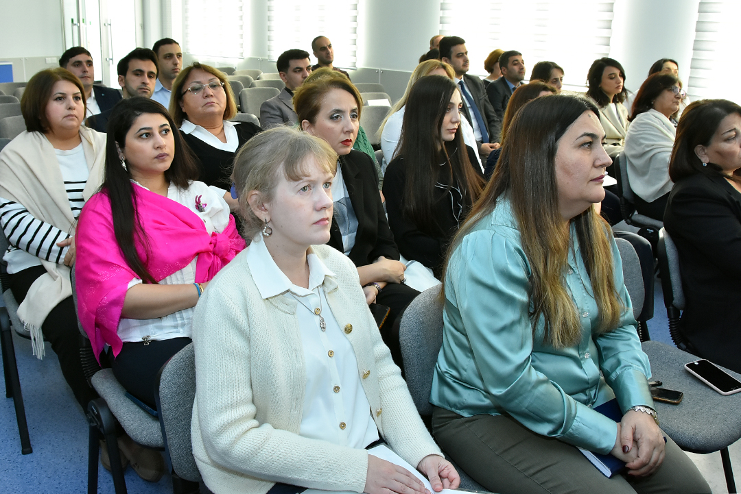 “Yaşıl və rəqəmsal transformasiyalar: qarşılıqlı təsirləri, pozitiv və neqativ aspektləri” konfransı seksiya iclasları ilə davam edib,