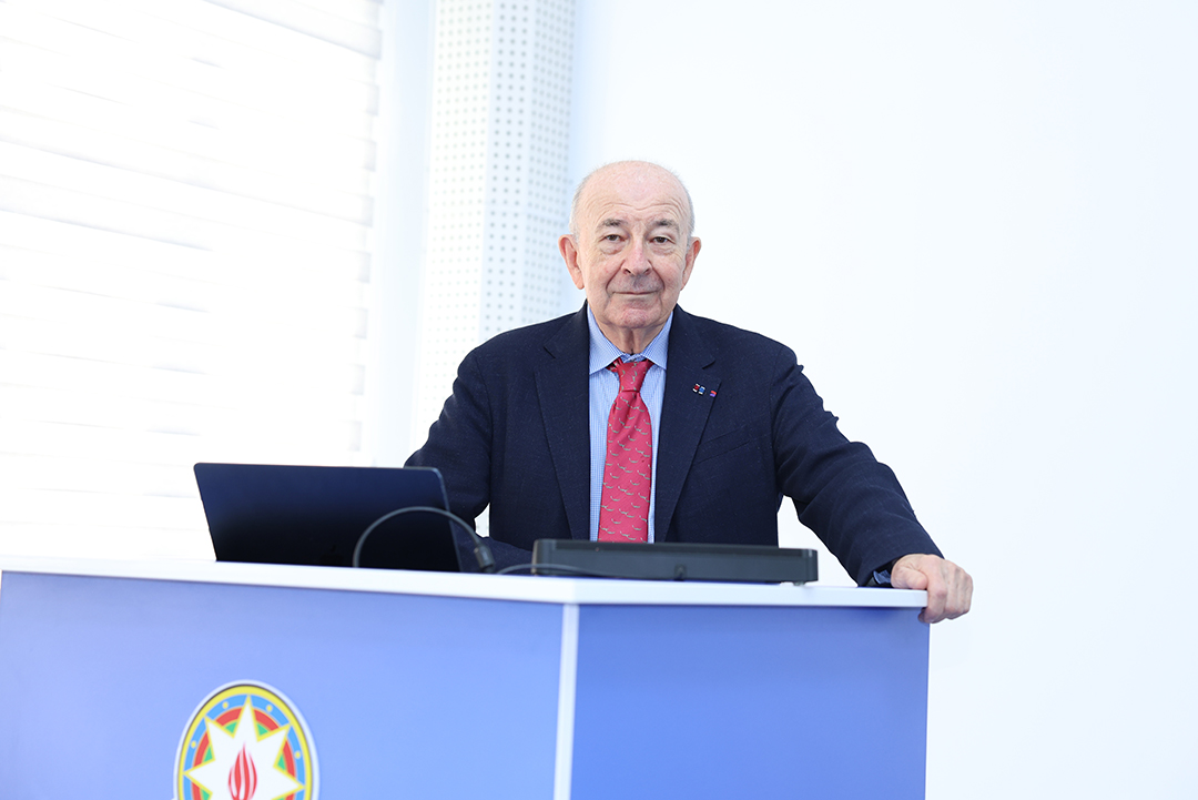 Dünyaşöhrətli alim Erol Qelenbe İnformasiya Texnologiyaları İnstitutunun elmi seminarında məruzə edib,