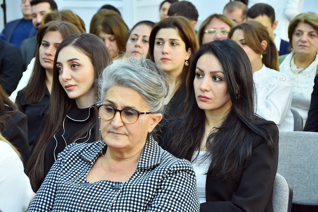 “Yaşıl və rəqəmsal transformasiyalar: qarşılıqlı təsirləri, pozitiv və neqativ aspektləri” mövzusunda respublika elmi-praktiki konfransı keçirildi,