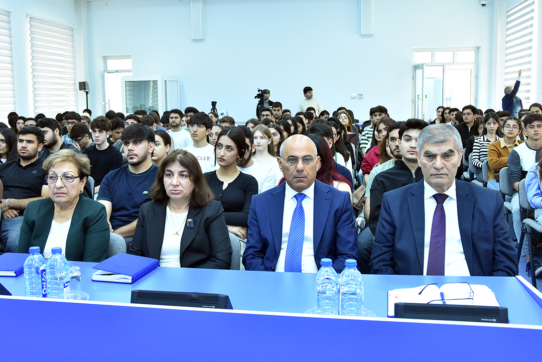 Akademik Rasim Əliquliyev SABAH tələbələrinə ustad dərsi keçib,