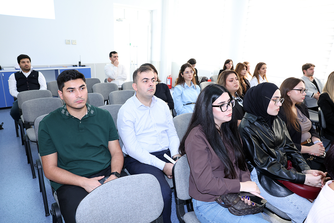 İnformasiya Texnologiyaları İnstitutunda beynəlxalq elmi bazalardan səmərəli istifadə məsələlərinə həsr olunmuş təlim keçirilib,