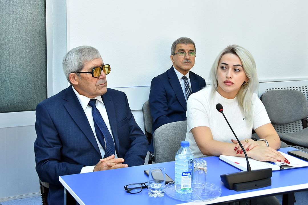 Çikaqo Universitetinin professoru ilə rəqəmsal tibb problemləri müzakirə olunub,