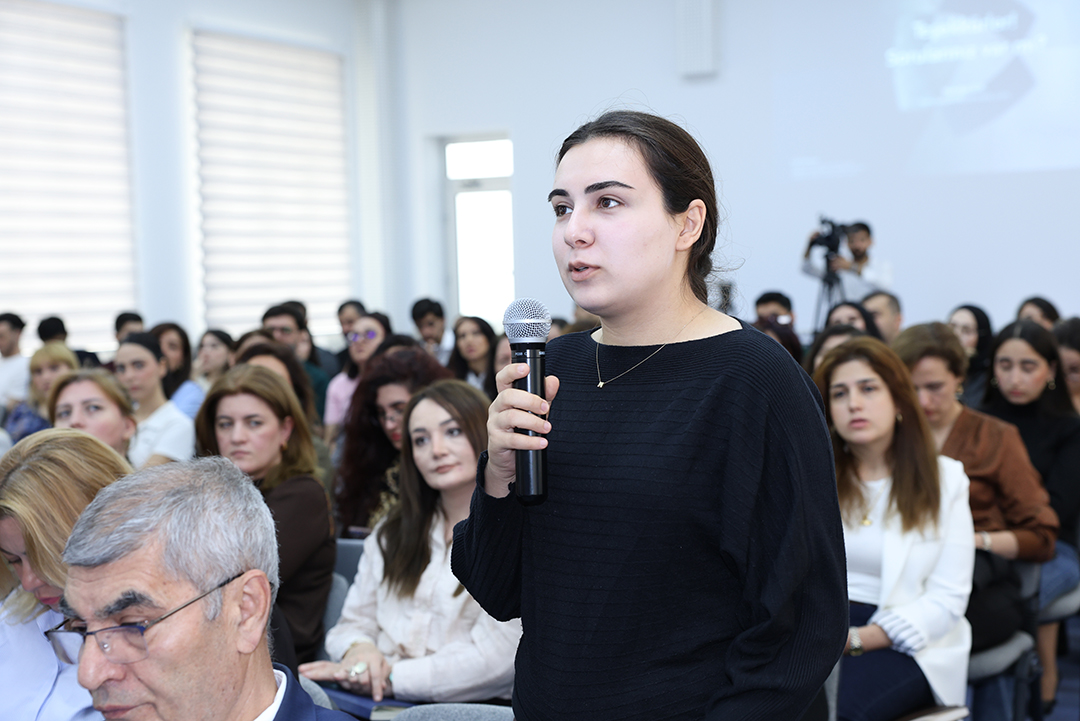 İnformasiya Texnologiyaları İnstitutunda beynəlxalq elmi bazalardan səmərəli istifadə məsələlərinə həsr olunmuş təlim keçirilib,