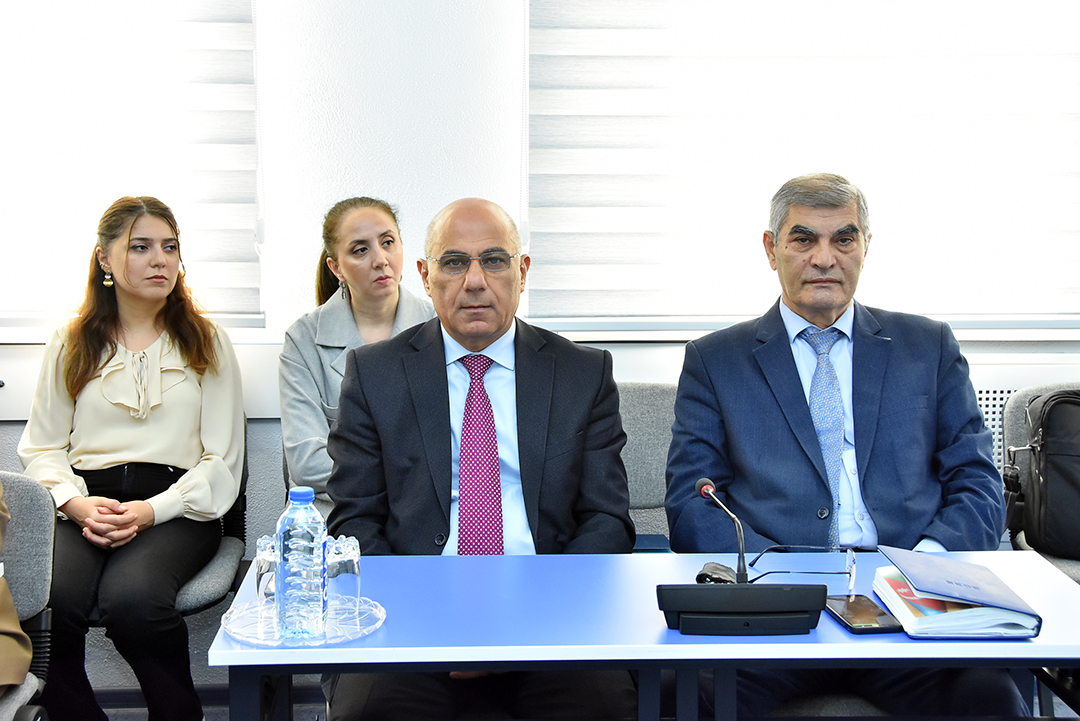 Çikaqo Universitetinin professoru ilə rəqəmsal tibb problemləri müzakirə olunub,