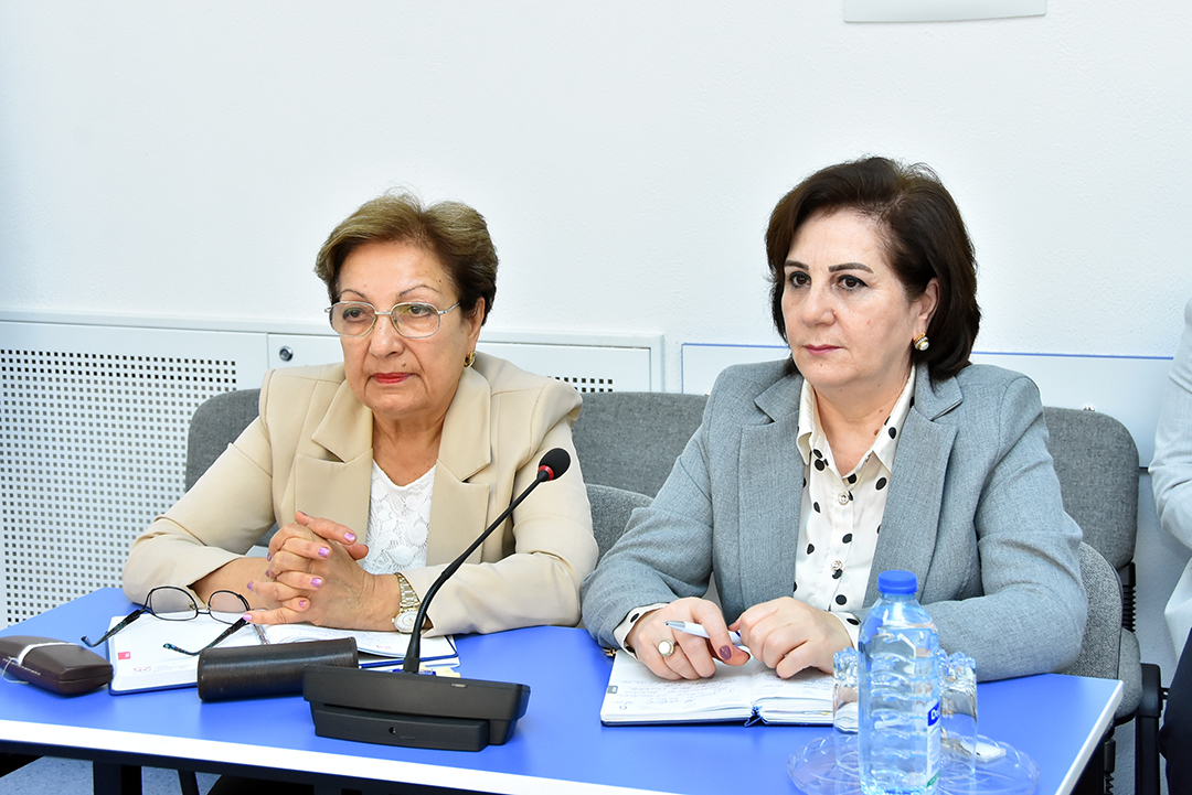 Çikaqo Universitetinin professoru ilə rəqəmsal tibb problemləri müzakirə olunub,