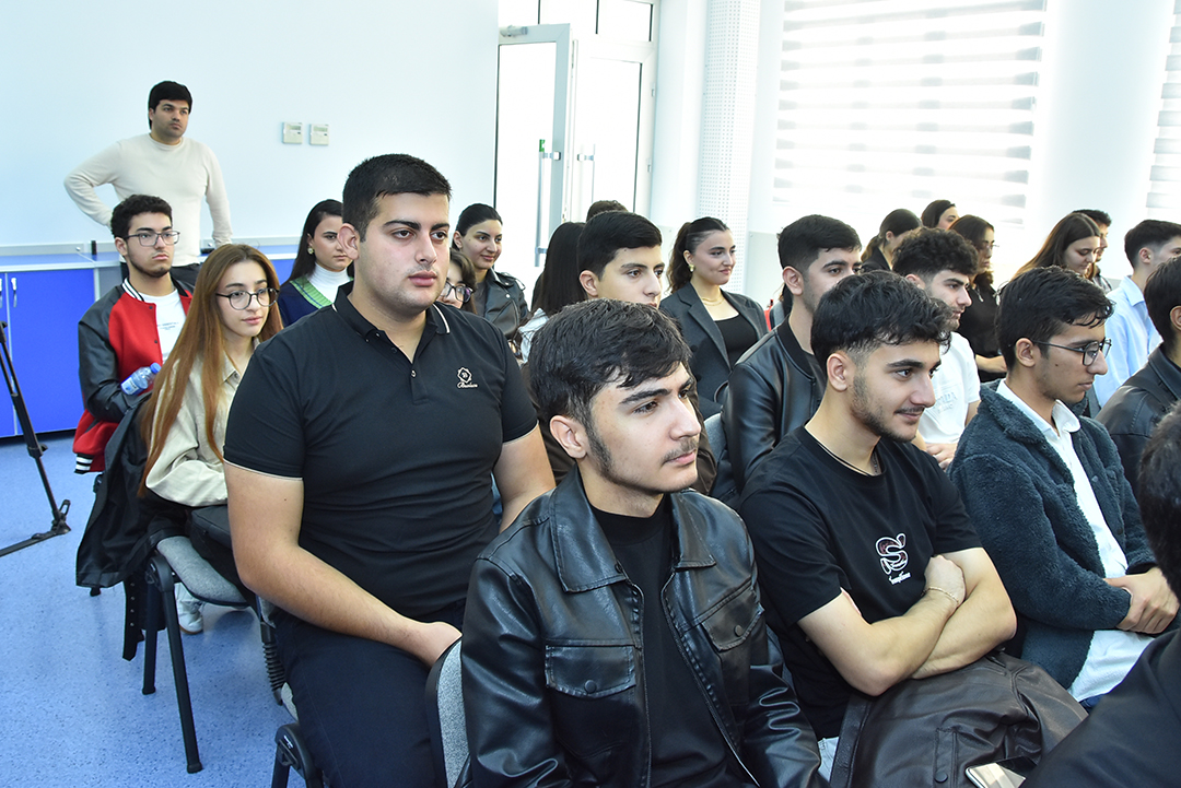 Akademik Rasim Əliquliyev SABAH tələbələrinə ustad dərsi keçib,