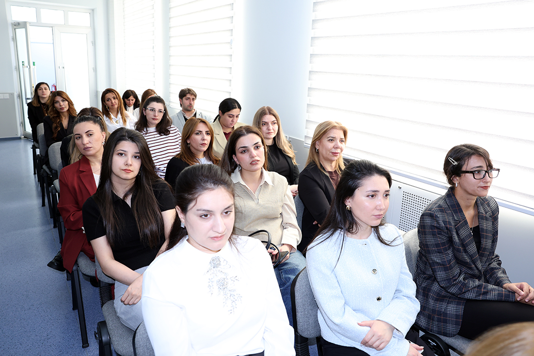 İnformasiya Texnologiyaları İnstitutunda beynəlxalq elmi bazalardan səmərəli istifadə məsələlərinə həsr olunmuş təlim keçirilib,