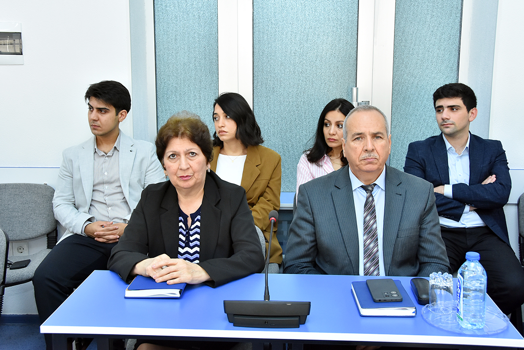 Çikaqo Universitetinin professoru ilə rəqəmsal tibb problemləri müzakirə olunub,