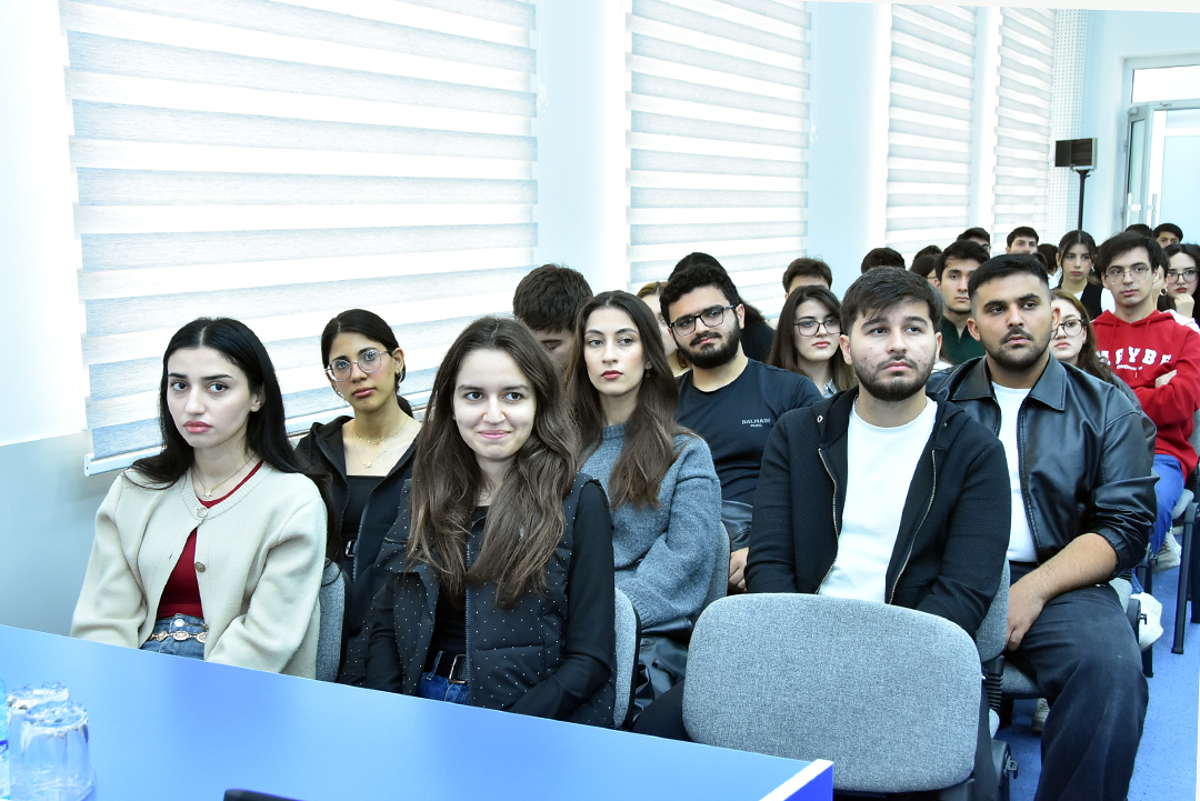 Akademik Rasim Əliquliyev SABAH tələbələrinə ustad dərsi keçib,