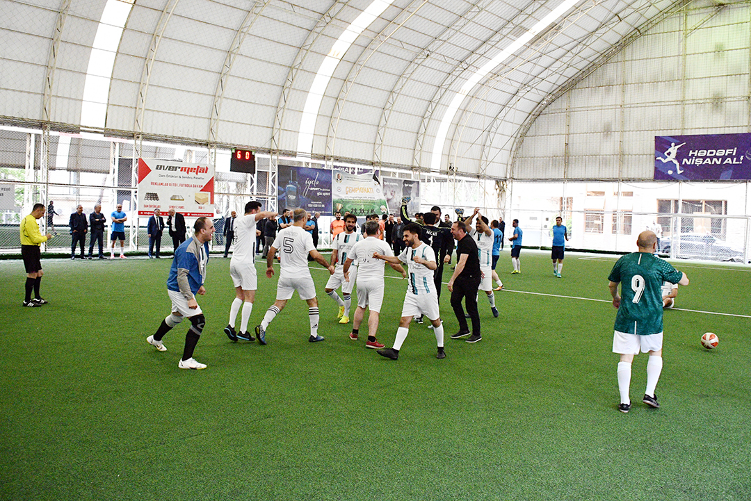 İnformasiya Texnologiyaları İnstitutunun komandası institutlararası futbol çempionatında final mərhələsinə vəsiqə qazanıb,