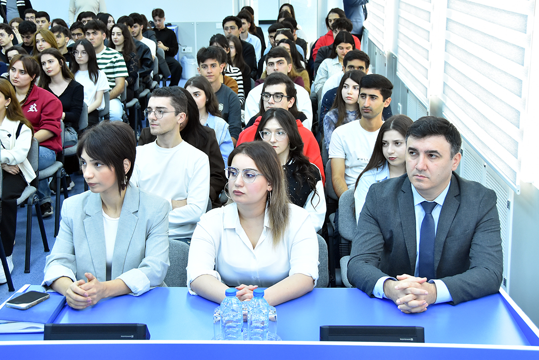 Akademik Rasim Əliquliyev SABAH tələbələrinə ustad dərsi keçib,