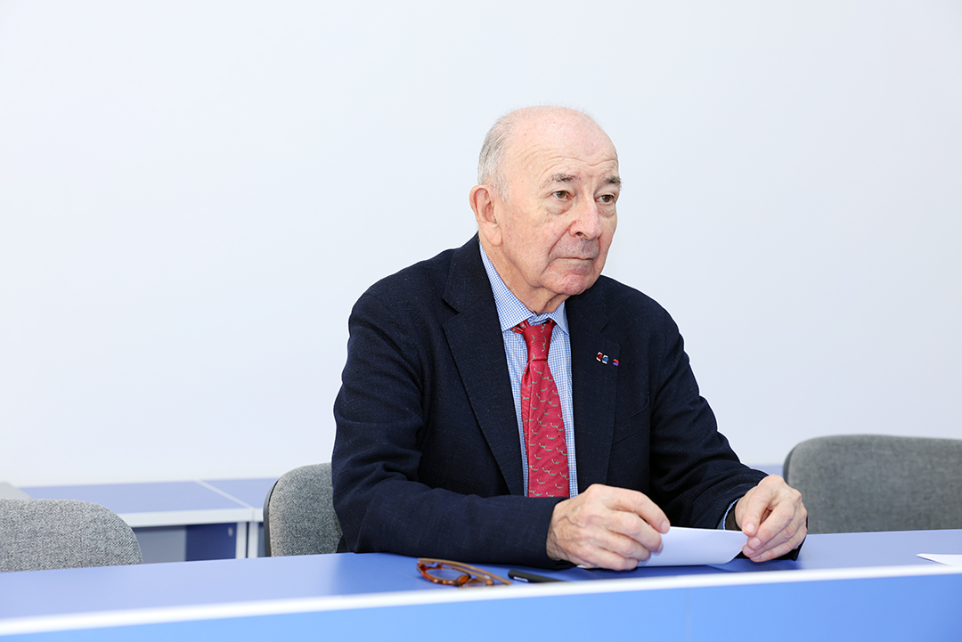 Dünyaşöhrətli alim Erol Qelenbe İnformasiya Texnologiyaları İnstitutunun elmi seminarında məruzə edib,