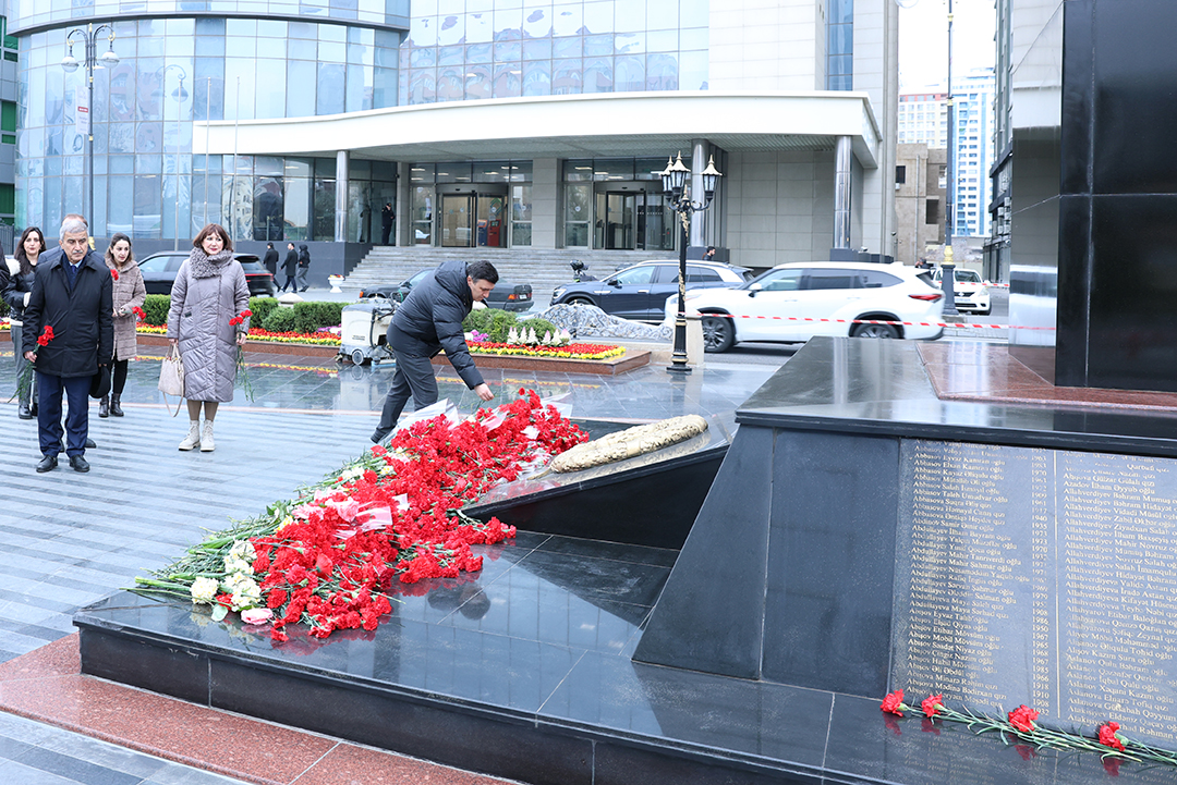 İnformasiya Texnologiyaları İnstitutunun əməkdaşları Xocalı faciəsi qurbanlarının xatirəsini yad ediblər,