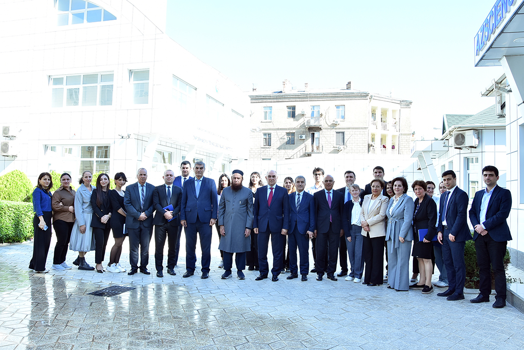 Çikaqo Universitetinin professoru ilə rəqəmsal tibb problemləri müzakirə olunub,