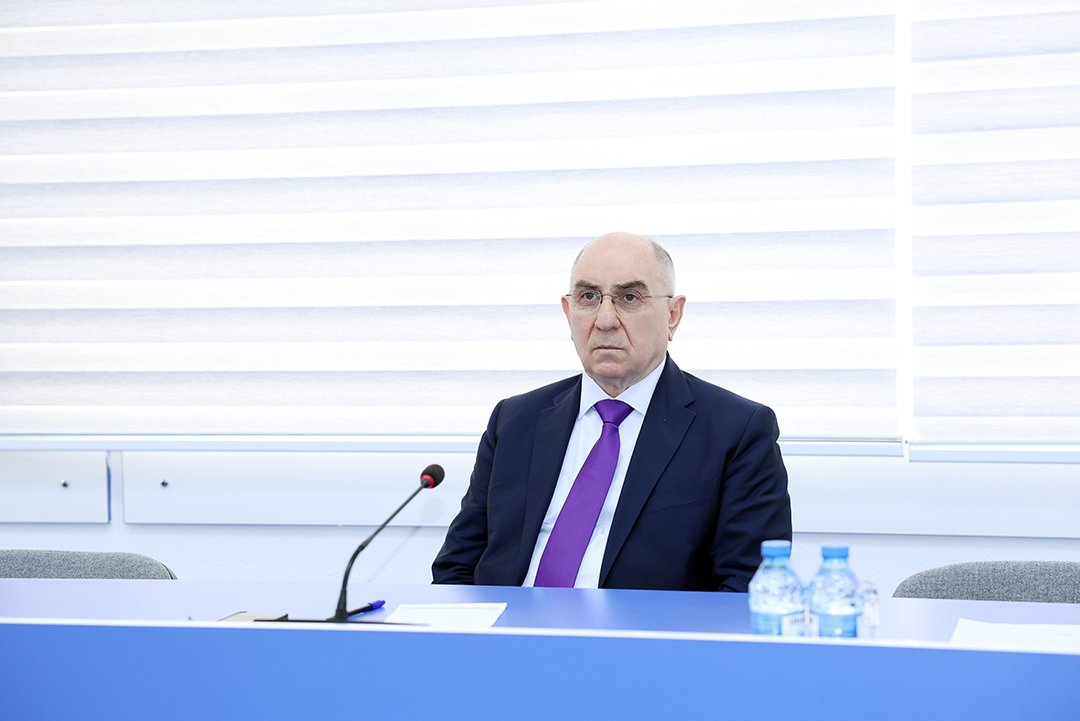 İnformasiya Texnologiyaları İnstitutu Bakı Oksford Məktəbinin şagirdlərinə hamilik edir,