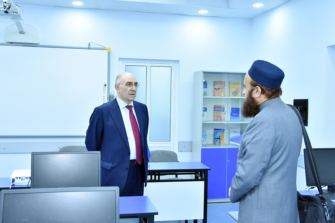 Çikaqo Universitetinin professoru ilə rəqəmsal tibb problemləri müzakirə olunub,