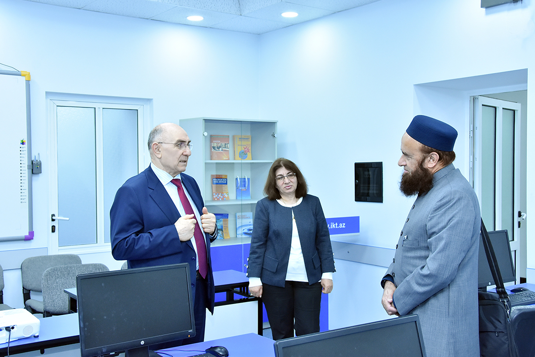 Çikaqo Universitetinin professoru ilə rəqəmsal tibb problemləri müzakirə olunub,