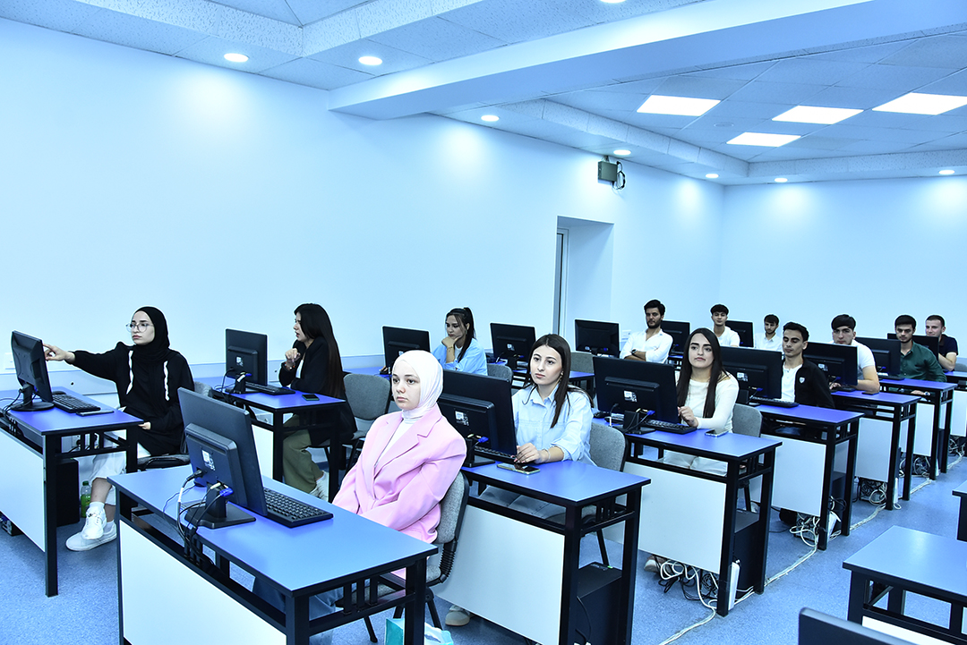 İnstitutda Bakı Biznes Universitetinin tələbələri üçün informasiya texnologiyaları üzrə  dərslərə start verilib,