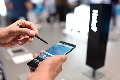 “Samsung” şirkəti Galaxy Note 7 smartfonlarının partlama səbəbini açıqlayıb
